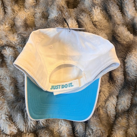 Nike Kids White Cap - Picture 4 of 6